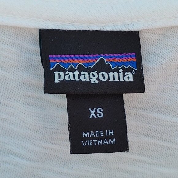 LOVELY PATAGONIA Tank Top with Breast Pocket Women's Size XS WHITE Light Weight - Picture 2 of 5